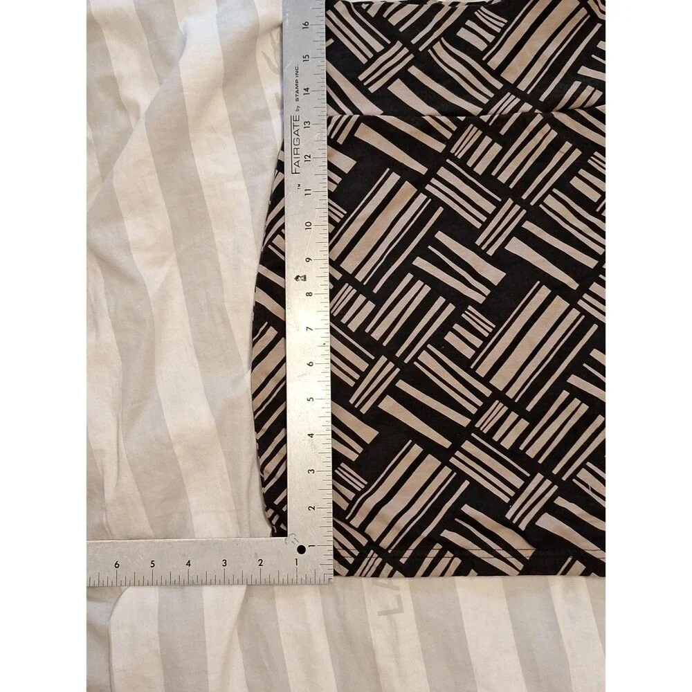 Forever 21 Black and Tan Geometric high waist mini-Skirt